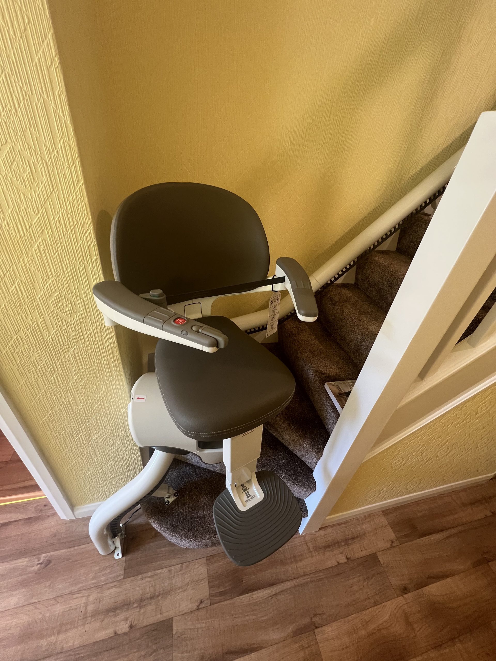 Flow X curved stairlift specialist example travels up stairs round narrow bend