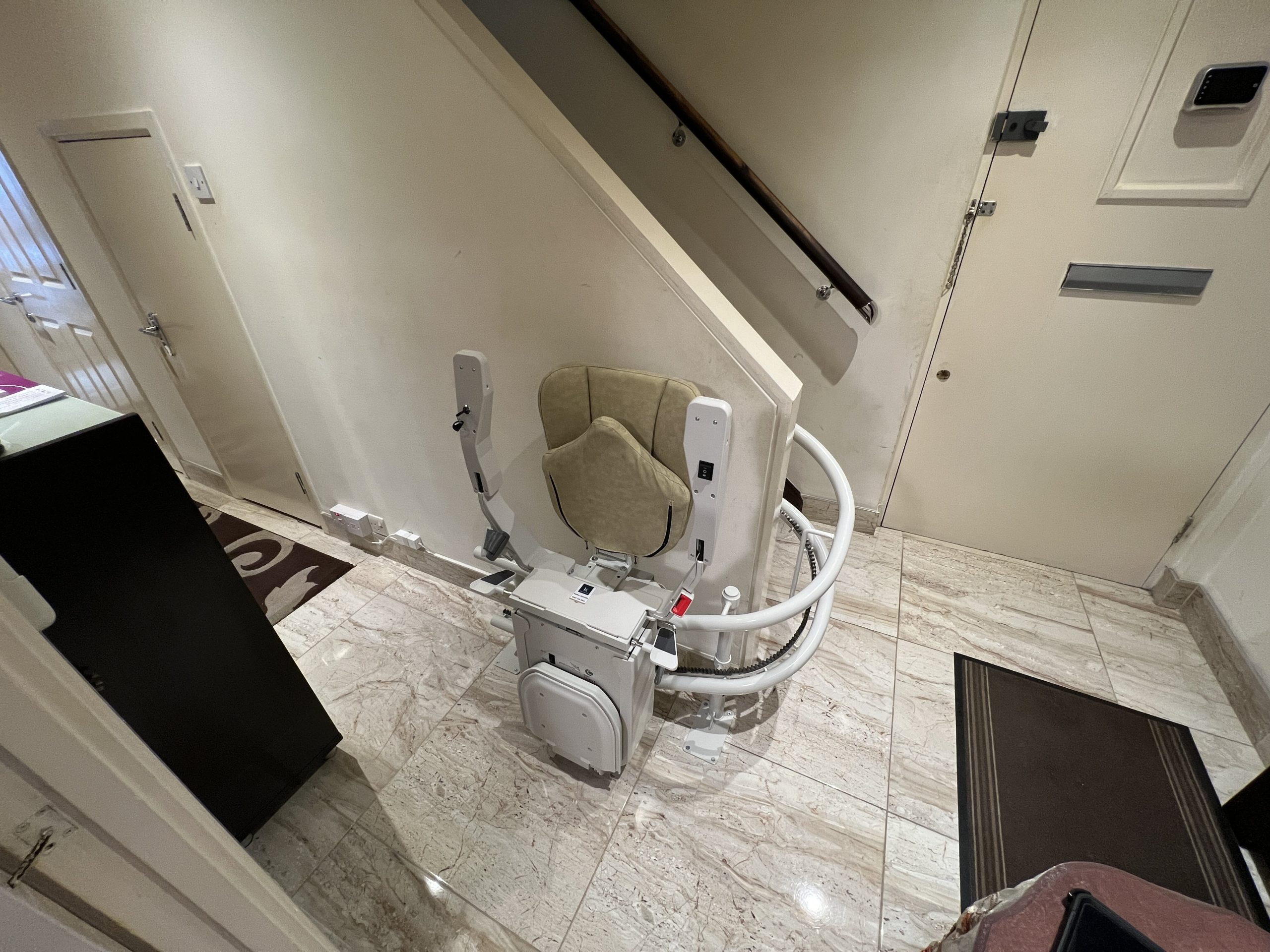 Platinum Ergo Curve curved stairlift heavy duty specialist example 180 degree wraparound curve at bottom of stairs
