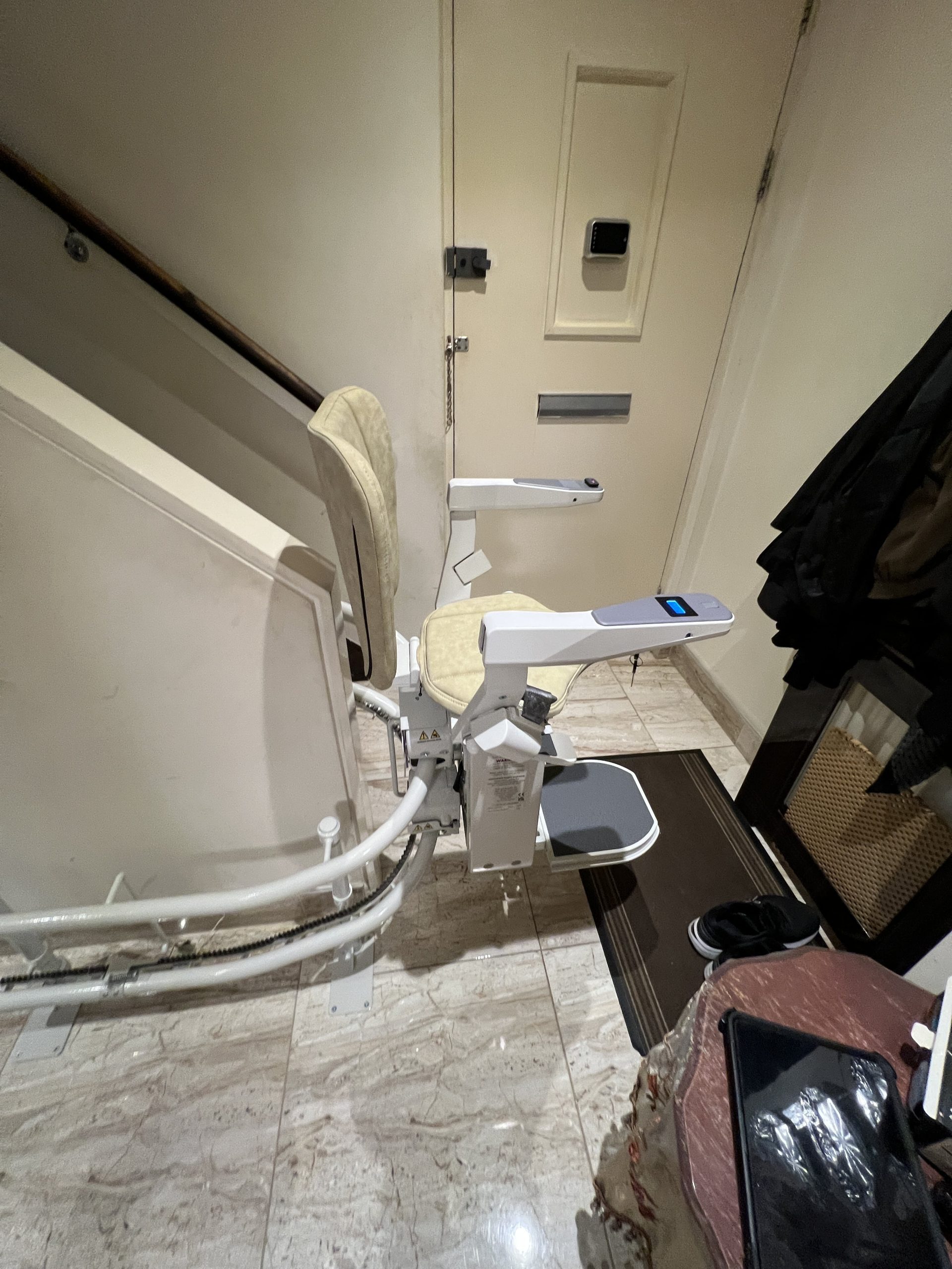 Platinum Ergo Curve curved stairlift heavy duty specialist example travelling around bend bottom of staircase